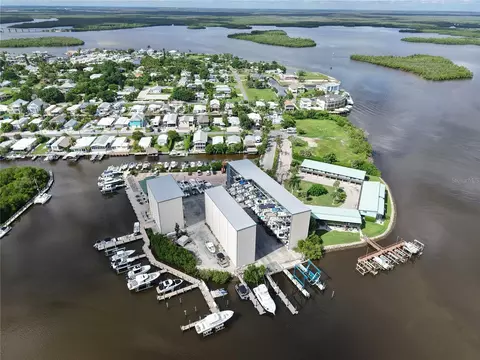613 E Palm Ave, Goodland, FL 34140