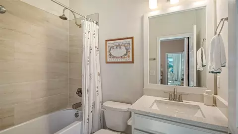 Bath - 8318 Abalone Loop, Parrish, FL 34219 photo 4 of 4