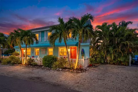 308 2nd St N #102, Bradenton Beach, FL 34217