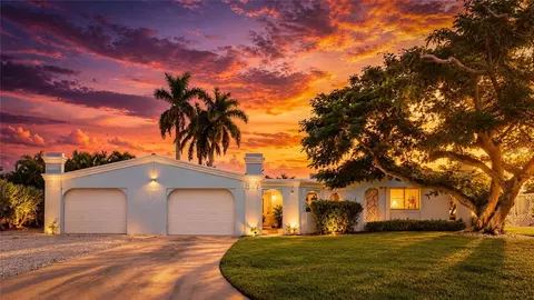 517 71st St, Holmes Beach, FL 34217