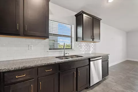 Kitchen - 16117 61st Ln E, Parrish, FL 34219 photo 4 of 4