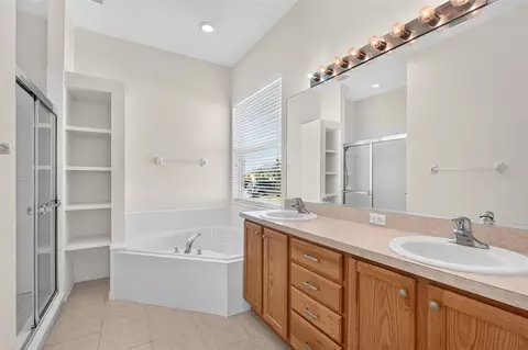 Bath - 6407 67th St E, Bradenton, FL 34203 photo 1 of 4