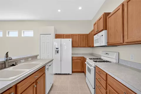 Kitchen - 6407 67th St E, Bradenton, FL 34203 photo 2 of 2