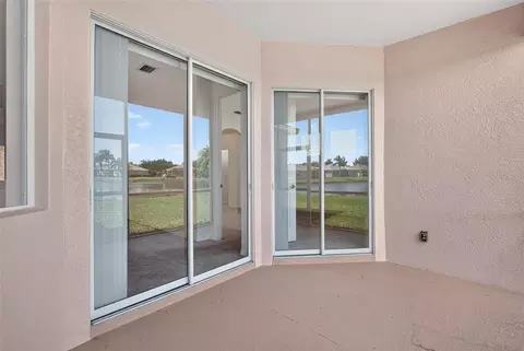 Exterior - 6407 67th St E, Bradenton, FL 34203 photo 3 of 3