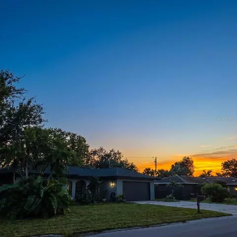 1801 Mid Ocean Cir, Sarasota, FL 34239