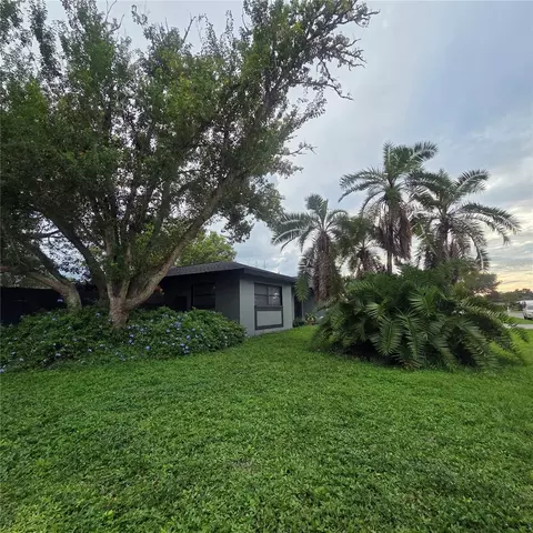 1801 Mid Ocean Cir, Sarasota, FL 34239