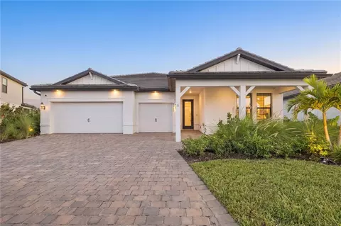 5839 Silverside Pine Ct, Lakewood Ranch, FL 34211