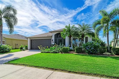 Exterior - 10613 56th St E, Parrish, FL 34219 photo 2 of 11