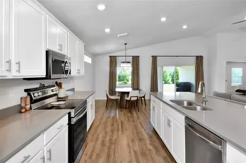 Kitchen - 6528 166th Pl E, Parrish, FL 34219 photo 2 of 5