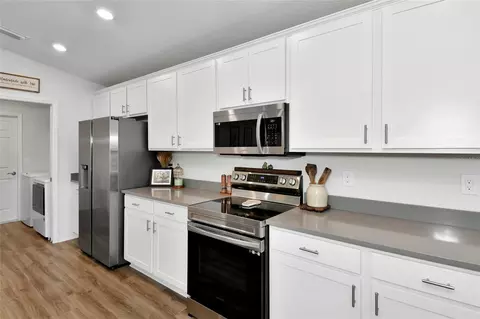 Kitchen - 6528 166th Pl E, Parrish, FL 34219 photo 4 of 5