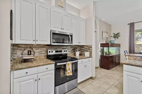 Kitchen - 11530 Andy Dr, Riverview, FL 33569 photo 2 of 4