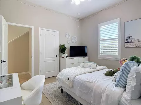 Bedroom - 17014 E 2nd Ave, Bradenton, FL 34212 photo 5 of 6
