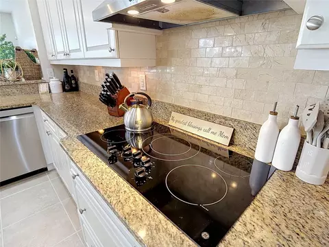 Kitchen - 17014 E 2nd Ave, Bradenton, FL 34212 photo 6 of 7