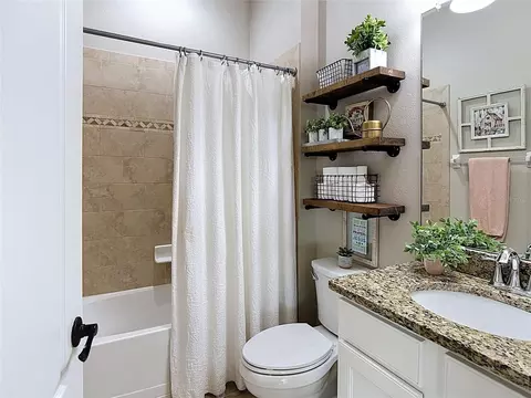 Bath - 17014 E 2nd Ave, Bradenton, FL 34212 photo 3 of 5