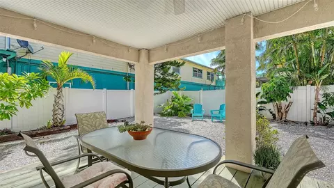 Exterior - 5390 Gulf Dr, Holmes Beach, FL 34217 photo 3 of 10
