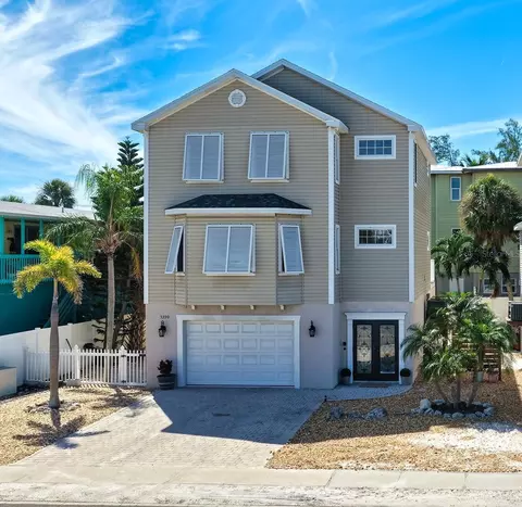 Exterior - 5390 Gulf Dr, Holmes Beach, FL 34217 photo 1 of 10
