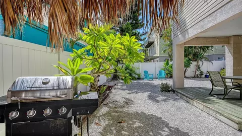 Exterior - 5390 Gulf Dr, Holmes Beach, FL 34217 photo 6 of 10