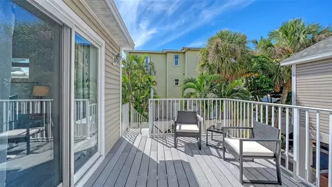 Exterior - 5390 Gulf Dr, Holmes Beach, FL 34217 photo 2 of 10