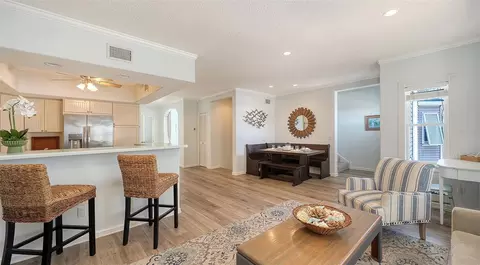 Dining - 5390 Gulf Dr, Holmes Beach, FL 34217 photo 2 of 3