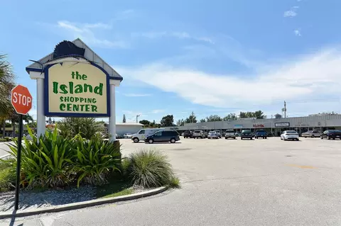 Exterior - 5390 Gulf Dr, Holmes Beach, FL 34217 photo 10 of 10