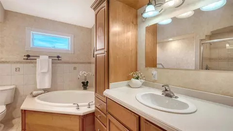 Bath - 5390 Gulf Dr, Holmes Beach, FL 34217 photo 3 of 3