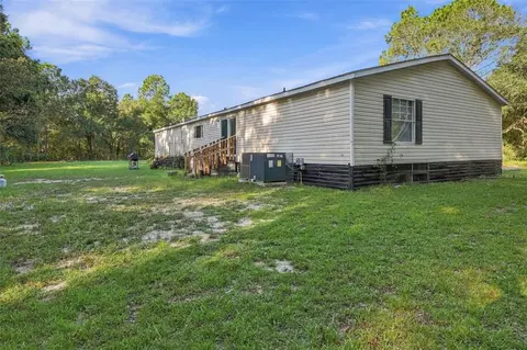 Exterior - 254 SE 7th Ave, Interlachen, FL 32148 photo 2 of 3