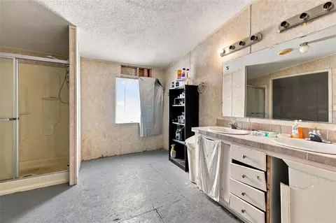 Bath - 254 SE 7th Ave, Interlachen, FL 32148 photo 1 of 3