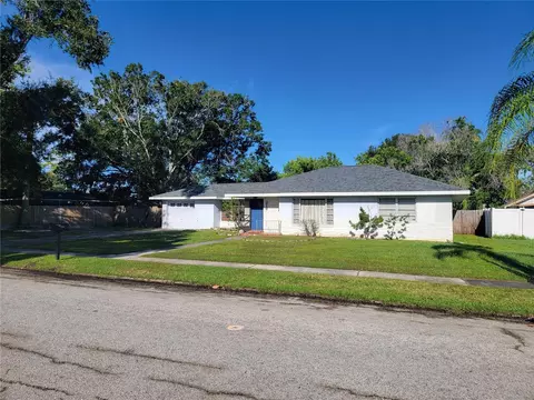 218 Crescent Ct E, Bradenton, FL 34208 photo 4