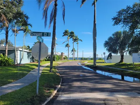 218 Crescent Ct E, Bradenton, FL 34208 photo 5