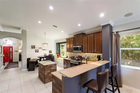 Kitchen - 5030 58th Ter E, Bradenton, FL 34203 photo 4 of 5