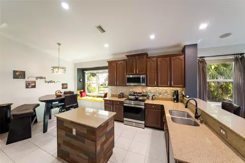 Kitchen - 5030 58th Ter E, Bradenton, FL 34203 photo 3 of 5