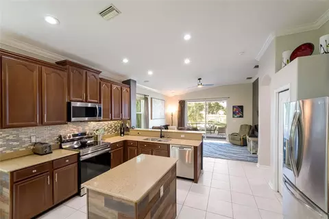 Kitchen - 5030 58th Ter E, Bradenton, FL 34203 photo 2 of 5