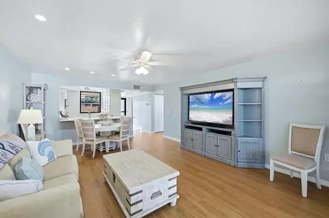 Living - 753 Oakview Dr, Bradenton, FL 34210 photo 4 of 5