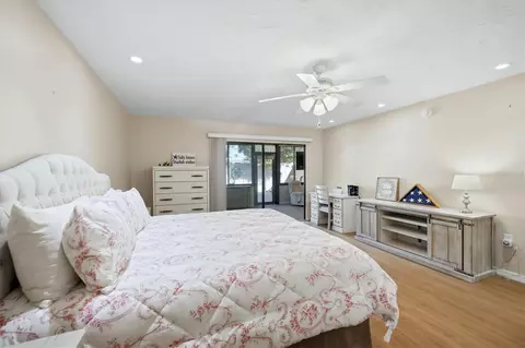 Bedroom - 753 Oakview Dr, Bradenton, FL 34210 photo 1 of 4