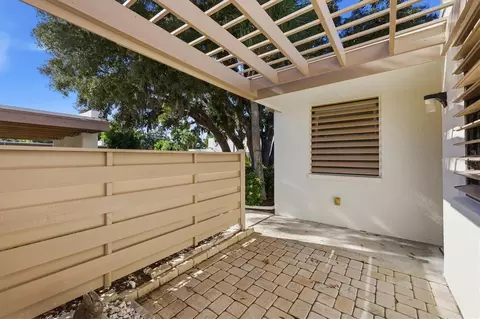 Exterior - 753 Oakview Dr, Bradenton, FL 34210 photo 2 of 15