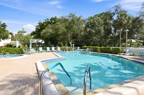 Exterior - 753 Oakview Dr, Bradenton, FL 34210 photo 12 of 15