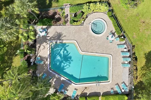 Exterior - 753 Oakview Dr, Bradenton, FL 34210 photo 14 of 15
