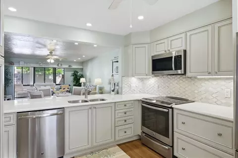 Kitchen - 753 Oakview Dr, Bradenton, FL 34210 photo 2 of 4