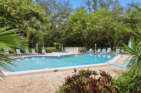 Exterior - 753 Oakview Dr, Bradenton, FL 34210 photo 7 of 15