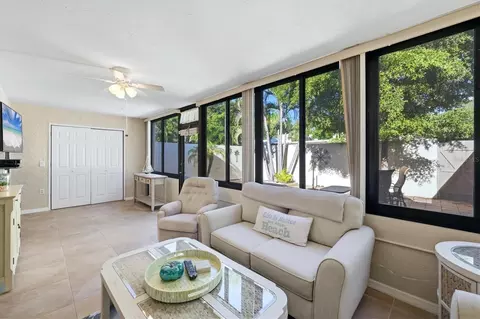 Living - 753 Oakview Dr, Bradenton, FL 34210 photo 5 of 5