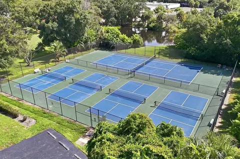 View/Area - 753 Oakview Dr, Bradenton, FL 34210 photo 3 of 3
