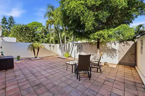 Exterior - 753 Oakview Dr, Bradenton, FL 34210 photo 4 of 15