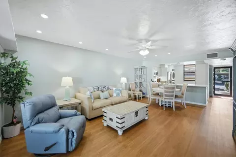 Living - 753 Oakview Dr, Bradenton, FL 34210 photo 3 of 5