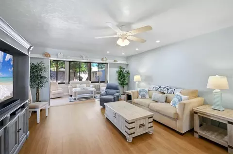 Living - 753 Oakview Dr, Bradenton, FL 34210 photo 1 of 5