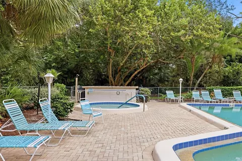 Exterior - 753 Oakview Dr, Bradenton, FL 34210 photo 11 of 15