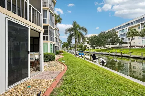 1300 N Portofino Dr #105, Sarasota, FL 34242