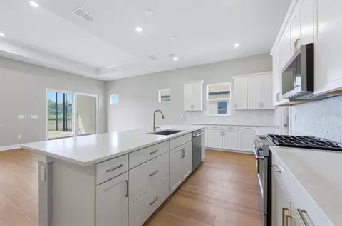 Kitchen - 14733 Sunset Crest Ln, Parrish, FL 34219 photo 3 of 4