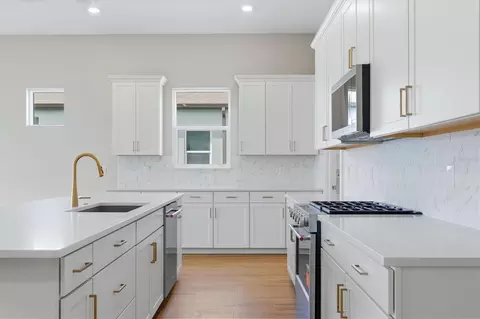 Kitchen - 14733 Sunset Crest Ln, Parrish, FL 34219 photo 2 of 4