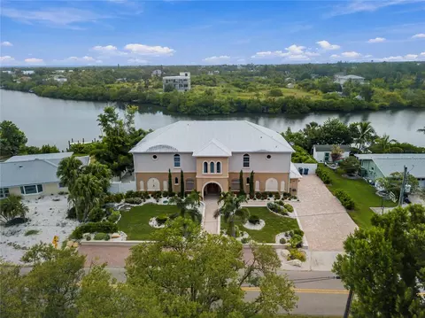 908 Bayshore Dr, Terra Ceia, FL 34250