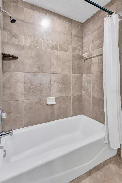 Bath - 2210 141st St E, Bradenton, FL 34212 photo 5 of 7